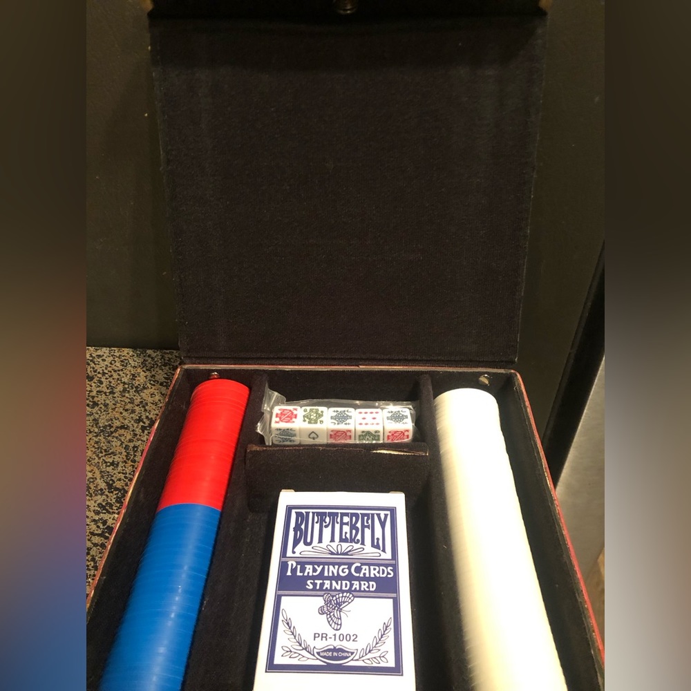 Poker set w/ clay chips in portable case.